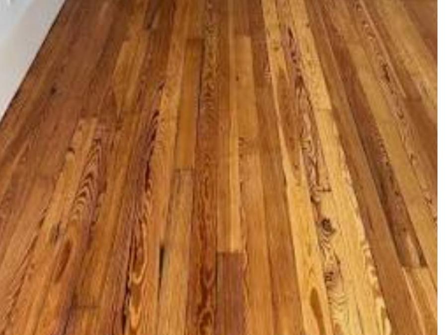 Close-up of heart pine grain after refinishing